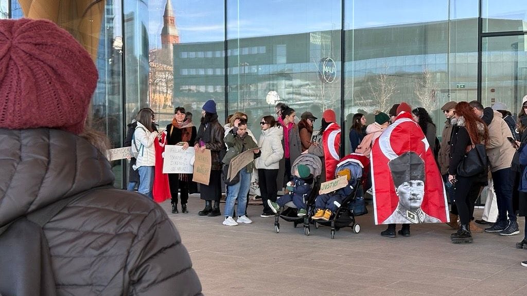 Turkin mielenosoitukset levisivät Helsinkiin 4