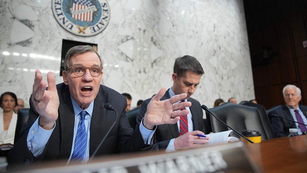 LK 25.3.2025 Senaattori Mark Warner puhutteli kansallisen turvallisuusviraston henkilökuntaa senaatin tiedusteluvaliokunnan kuulemistilaisuudessa 25. maaliskuuta 2025 Washington DC:ssä.