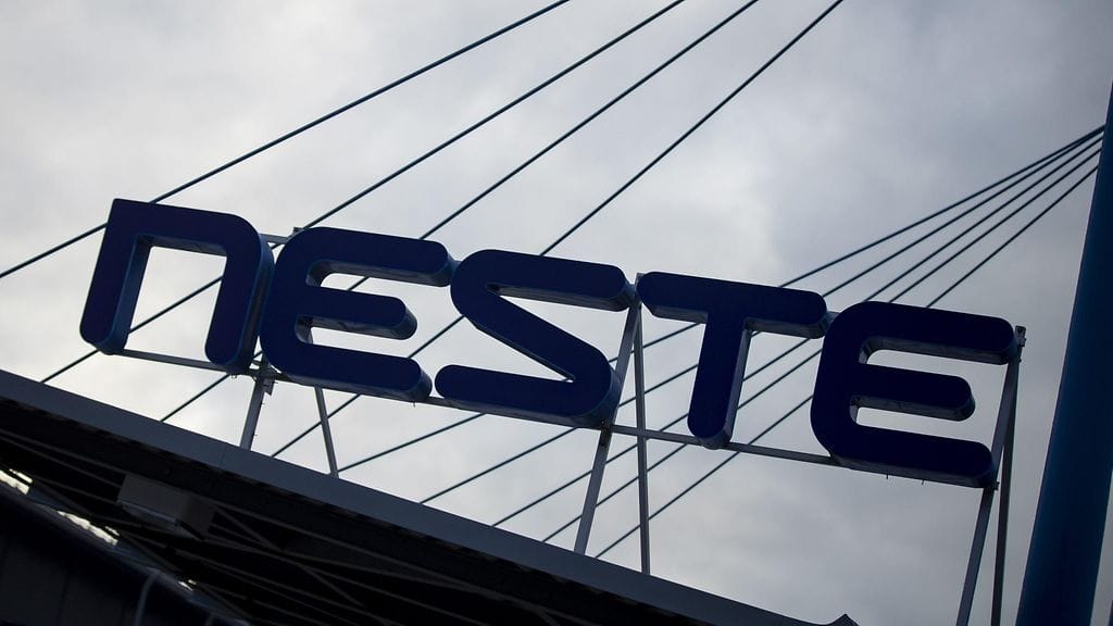 Nesteen palkitsemisperiaatteet ovat herättäneet huomiota, sillä Nesteen suurin omistaja Suomen valtio ilmoitti ennen yhtiökokousta, ettei se pidä toimitusjohtaja Heikki Malisen palkitsemiskokonaisuutta kohtuullisena.