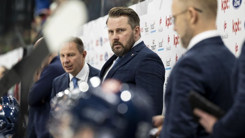 Antti Pennanen (kesk.) luotsaa Leijonia ensi kertaa MM-kisoissa päävalmentajana keväällä 2025.