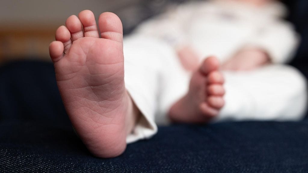 Syyttäjä vaati vauvan isälle rangaistusta törkeästä pahoinpitelystä. Kuvituskuva.