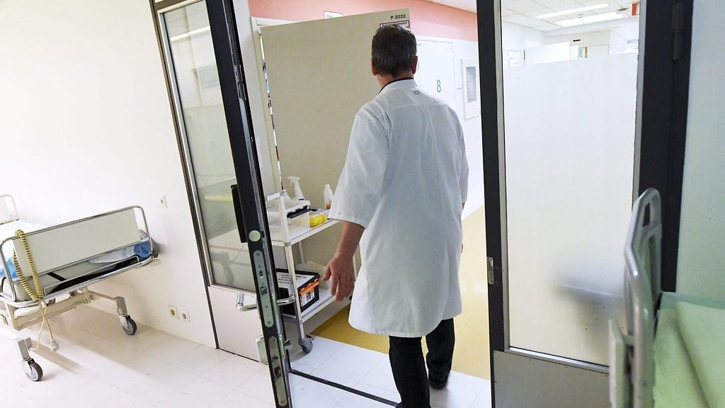 Vain noin puolet suomalaisista ilmoitti luottavansa terveyspalvelujen toimintaan vuonna 2024.