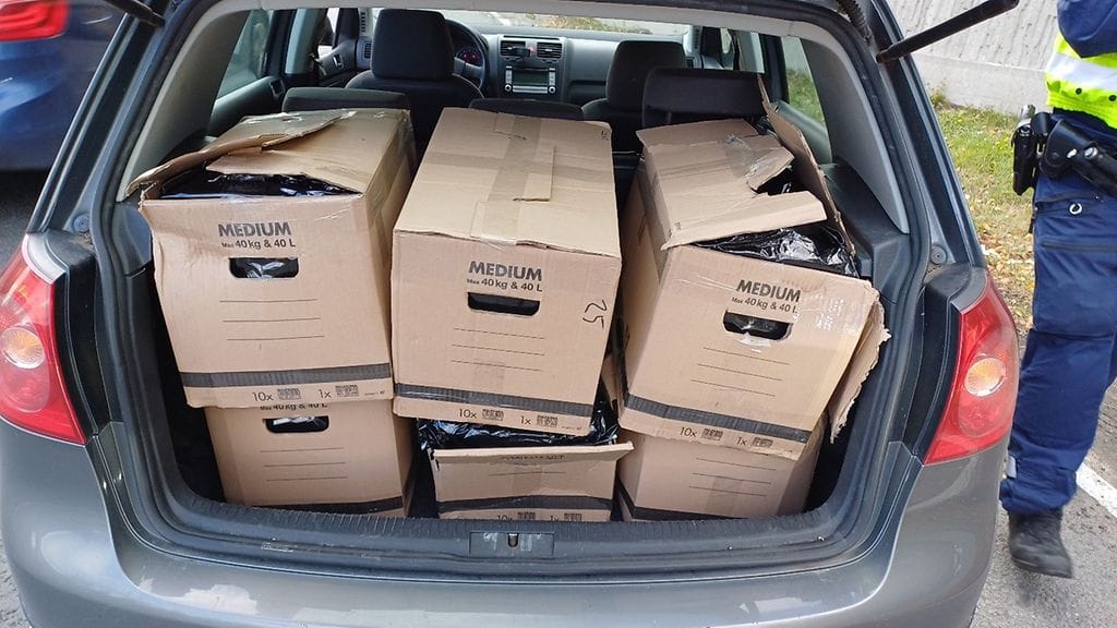 huumausaineita-pahvilaatikoissa