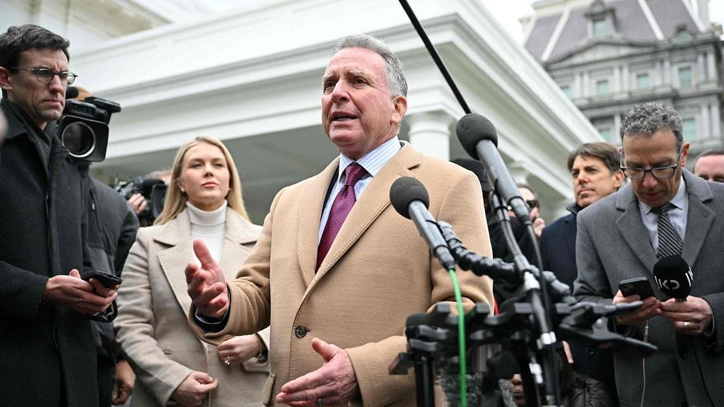 Yhdysvaltojen erikoislähettiläs Steve Witkoff Valkoisen talon ulkopuolella 6. maaliskuuta.