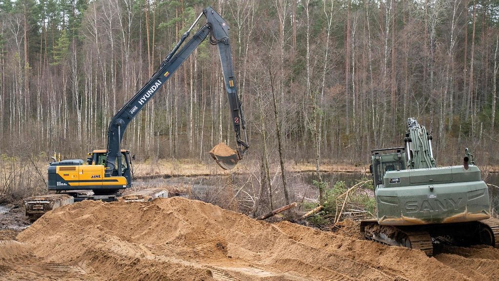 Liettuan puolustusministeriön julkaisema kuva pelastustöistä.