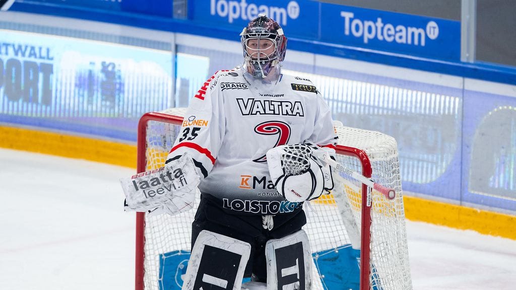 Oskari Salminen jatkaa JYPissä.