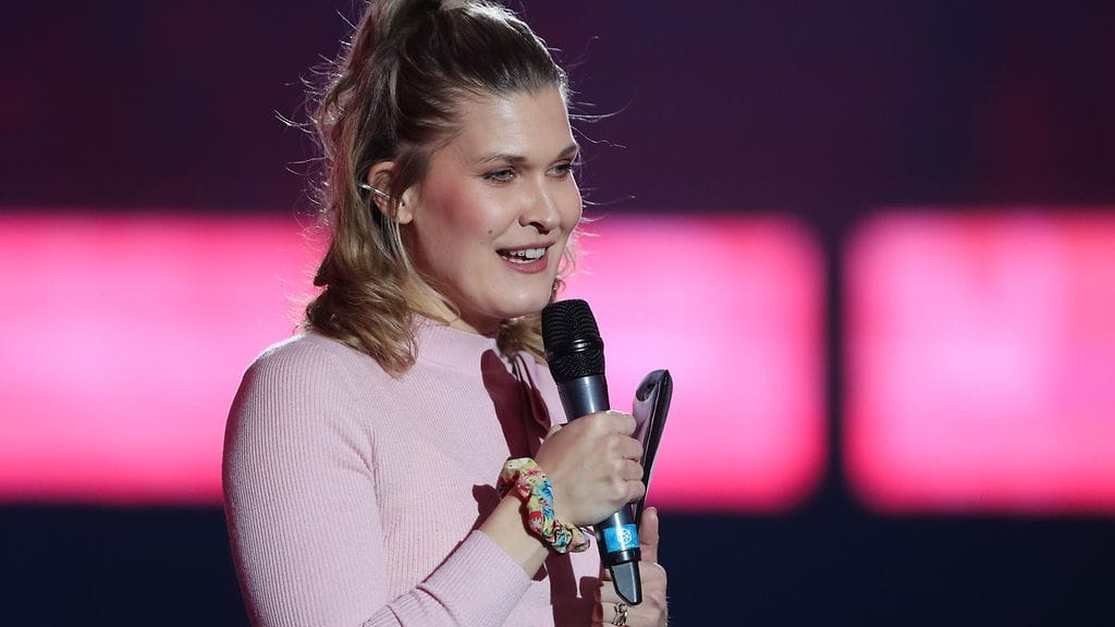 Ylen toimittaja Laura Arffman otti lapsensa mukaan salille, mutta joutui pian poistumaan sieltä. Henkilökunta vetosi kuntosalin sääntöihin, joiden mukaan alle 15-vuotiaat eivät saa turvallisuussyistä olle kuntosalin tiloissa.