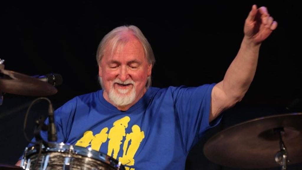 Graham Johnson oli The Renegades-yhtyeen viimeinen elossa ollut alkuperäisjäsen.