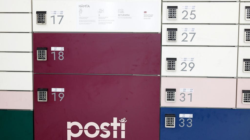 Luukku saatiin auki, kun pelastuslaitos soitti asiasta Postin informaationumeroon, joka löytyi pakettiautomaatin välittömästä läheisyydestä.