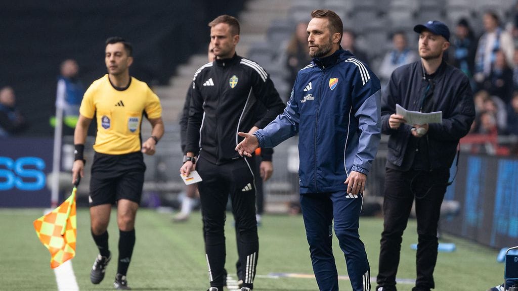 Jani Honkavaara luotsaa Djurgårdenia.