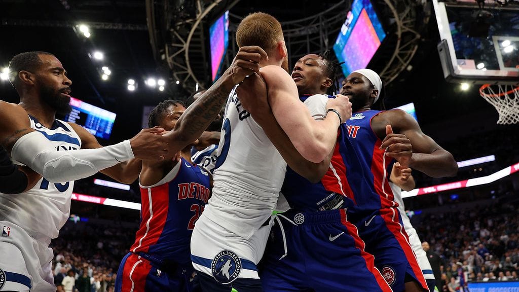 Tunteet kuumenivat Minnesotan ja Detroitin välisessä NBA-ottelussa.