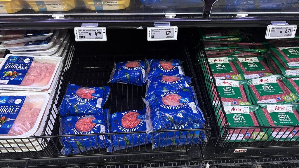 Jauhelihan saatavuusongelmat ovat saaneet suomalaiskaupat reagoimaan tuotteiden hinnoitteluun.