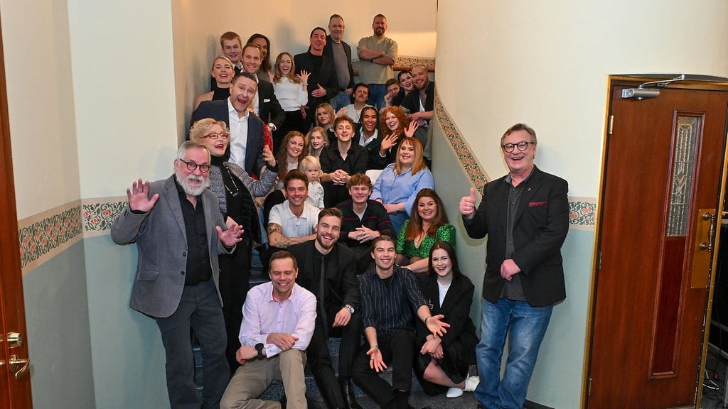 Kansallisoopperan ja -baletin Salkkarit-aiheinen aprillipila huvittaa somessa.