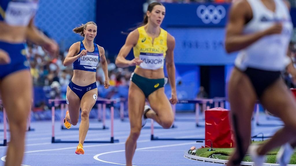 Viivi Lehikoinen on kiitänyt 300 metrin aidat Suomessa nopeinta kyytiä.
