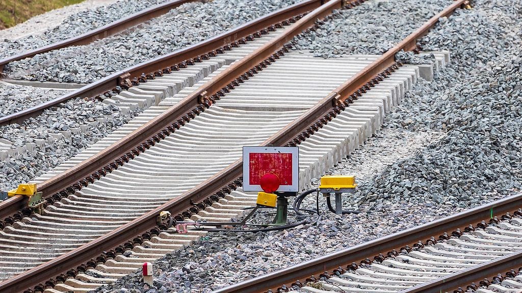 Junat on korvattu linja-autoilla Karjaan ja Salon välillä.