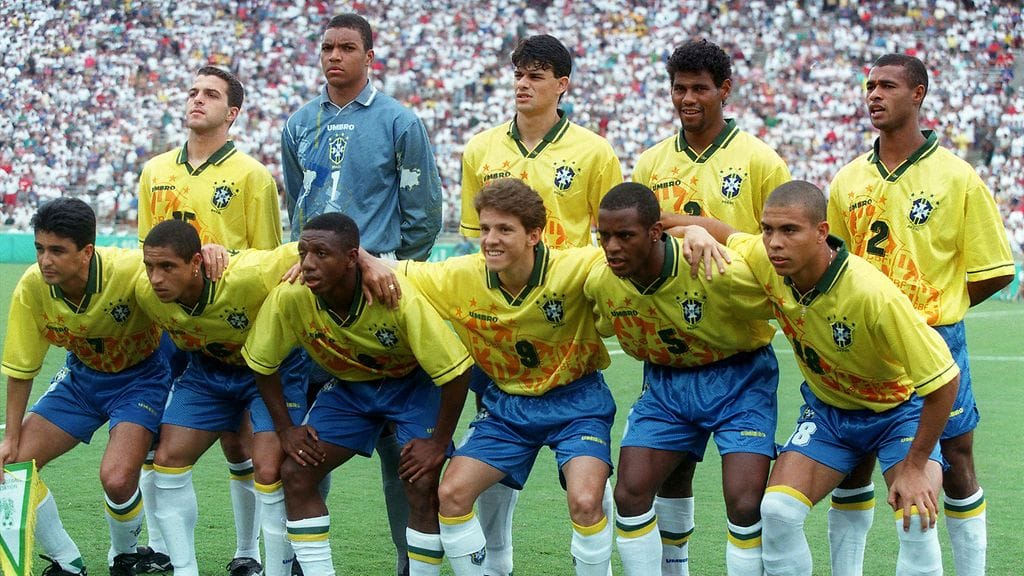 Ronaldo (alarivissä oikealla) ei nauttinut Amaralin (alarivissä kolmas vasemmalta) kanssa samassa joukkueessa pelaamisesta.