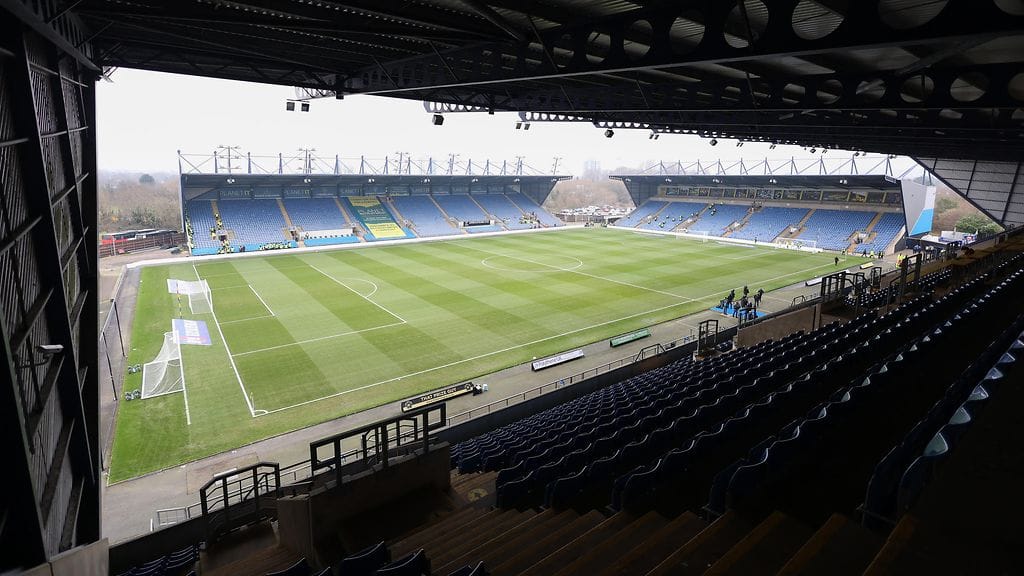 Englantilaisia jalkapalloseuroja on kehoitettu olemaan varuillaan huijarin kanssa, joka sanoo edustavansa Helsingin Jalkapalloklubia.