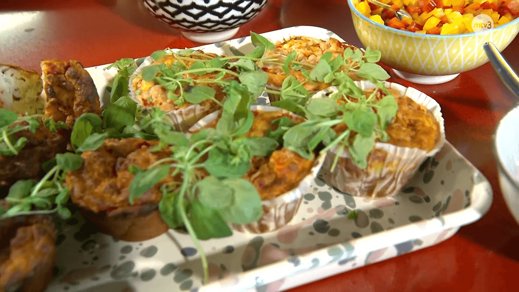 Herkulliset pizzamuffinssit valmistuvat kätevästi airfryerissa.