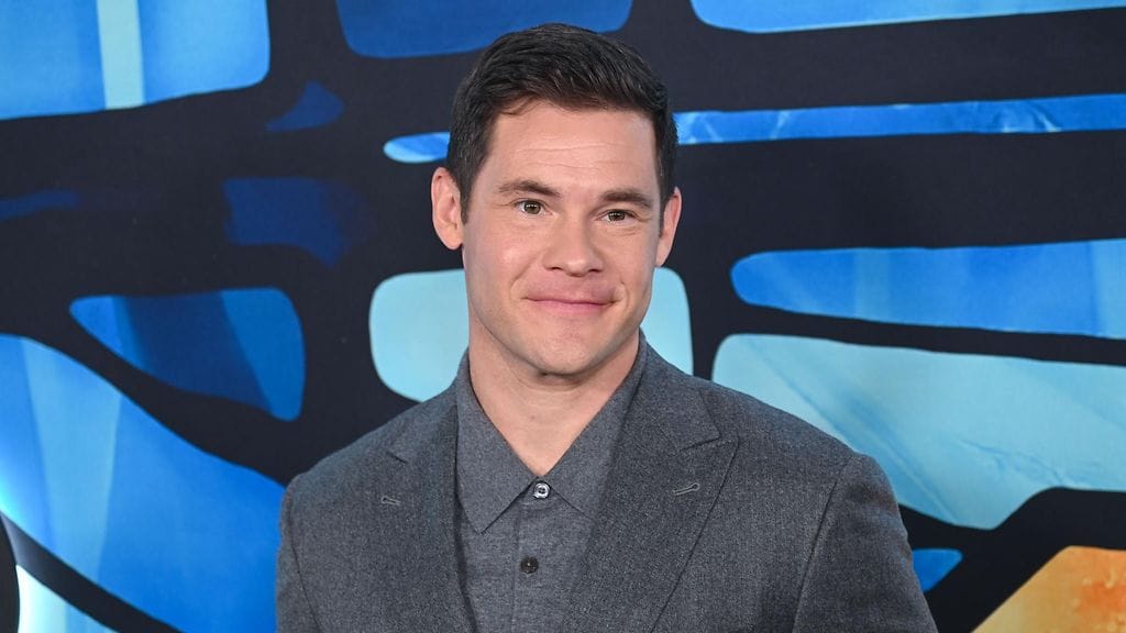 Adam Devine näytteli Moderni perhe -sarjassa vuosina 2013-2017.