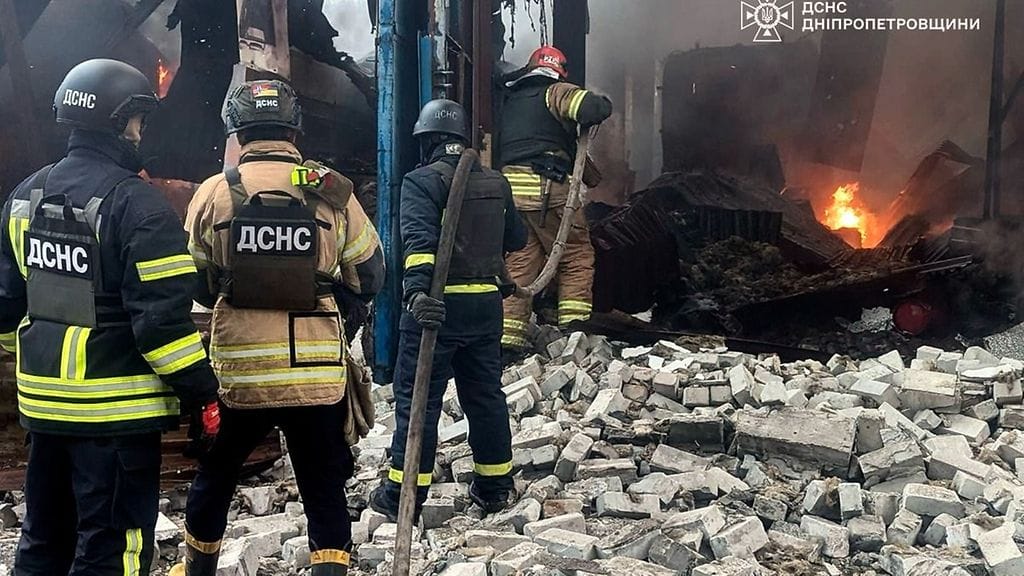 Ukrainan presidentti Volodomyr Zelenskyin kotikaupunkiin Kryvyi Rihiin on isketty toistuvasti. Kuva keskiviikolta 2.4.2025.