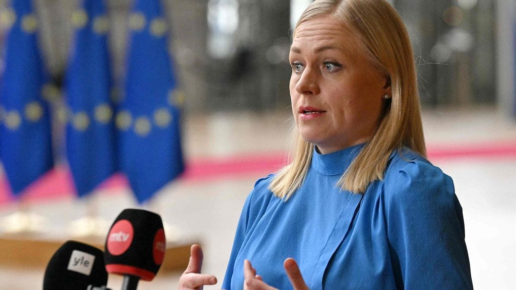 Ulkoministeri Elina Valtosen (kok.) mukaan jalkaväkimiinat kieltävästä Ottawan sopimuksesta irtautuminen ei ole Suomelle kevyt askel.Elina Valtonen LK 04_2025