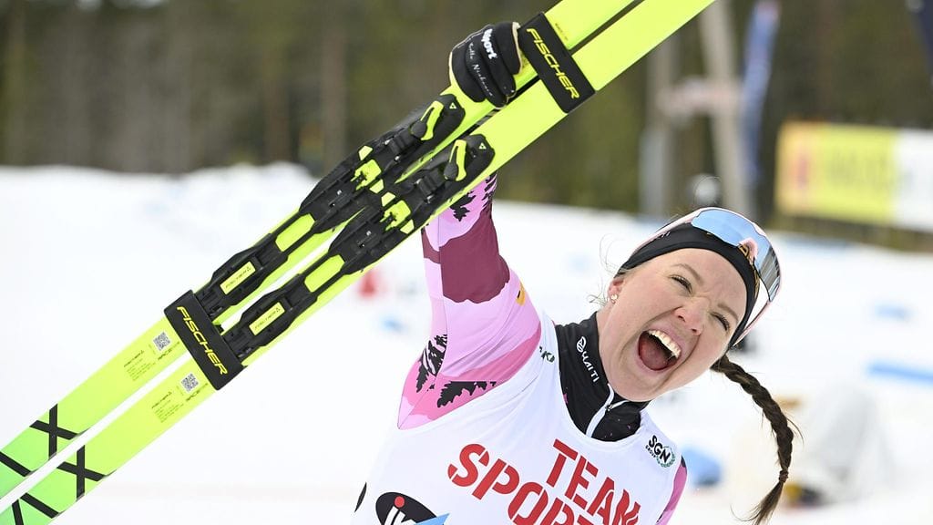 Kerttu Niskanen tuuletti SM-kultaansa.