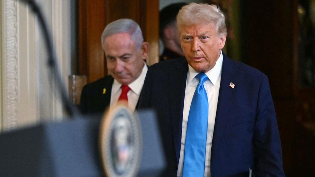 Kuvituskuva. Yhdysvaltain presidentti Donald Trump ja Israelin pääministeri Benjamin Netanjahu saapuivat pressitilaisuuteen Valkoiseen taloon 4. helmikuuta 2025.