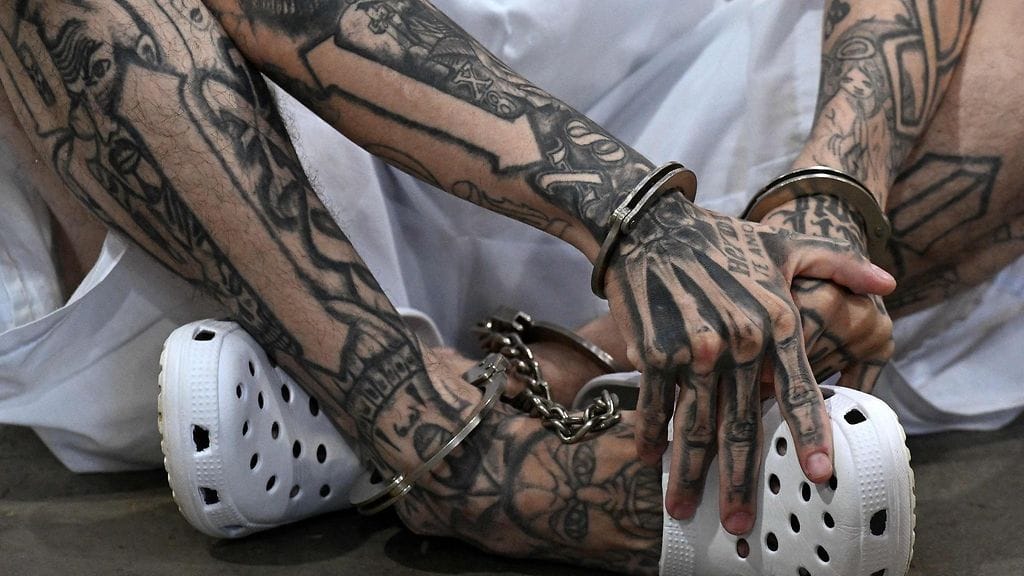 LK0704 El Salvador vankila