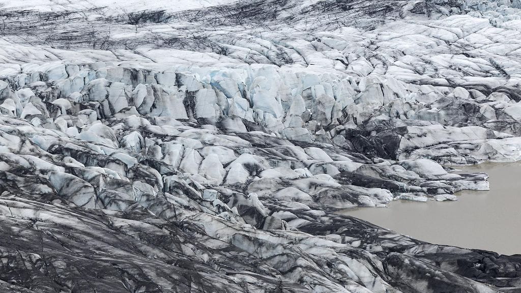 Arktisen merijään laajuus oli maaliskuussa mittaushistorian pienin satelliittimittausten 47-vuotisessa historiassa. Kuvassa Vatnajökull-jäätikkö Islannissa 1. heinäkuuta 2023.