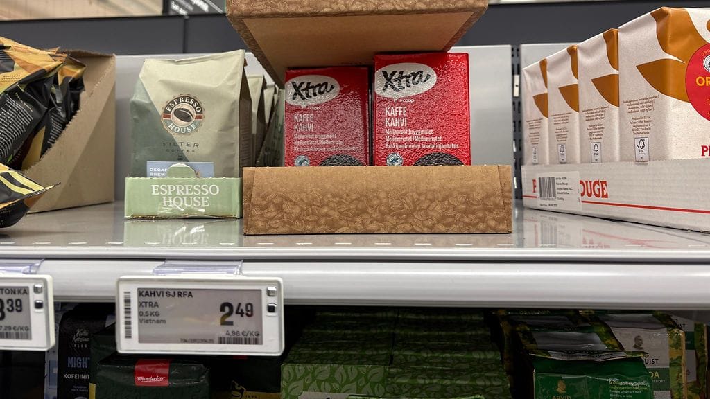 Monet suomalaisille tutut kahvit voivat maksaa jo kymmenen euroa paketilta. Silti kaupoista löytyy myös parin euron kahvipaketteja. Miten tämä on mahdollista?