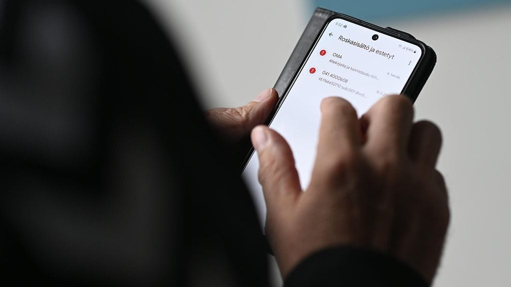 Myös tekstiviestien kanssa kannattaa olla tarkkana.