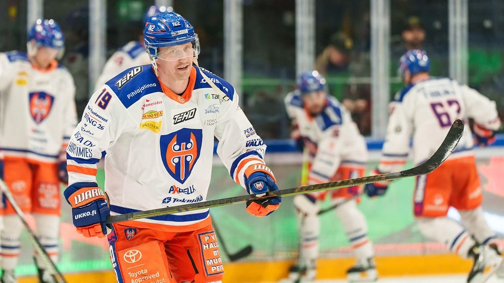 Viisi Suomen mestaruutta Tapparassa voittanut Veli-Matti Savinainen jättää seuran.