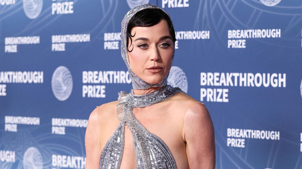 Katy Perry jättää maanpinnan taakseen – noin yhdeksitoista minuutiksi.