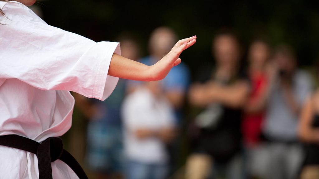 Nuori karateka kieltäytyi jyrkästi yhteisotoksesta. Kuvituskuva.