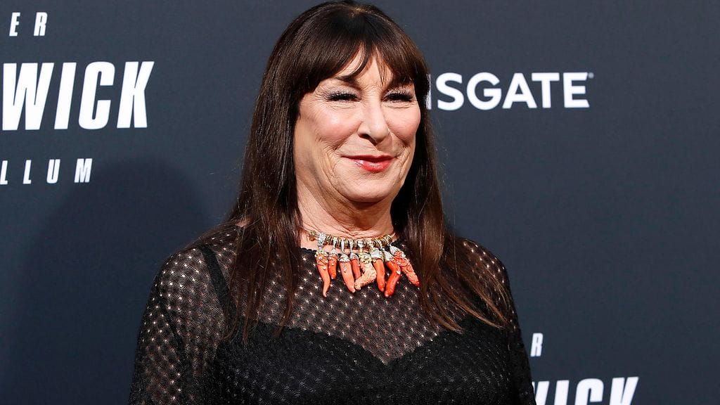 Anjelica Huston kertoo selättäneensä syövän neljä vuotta sitten.