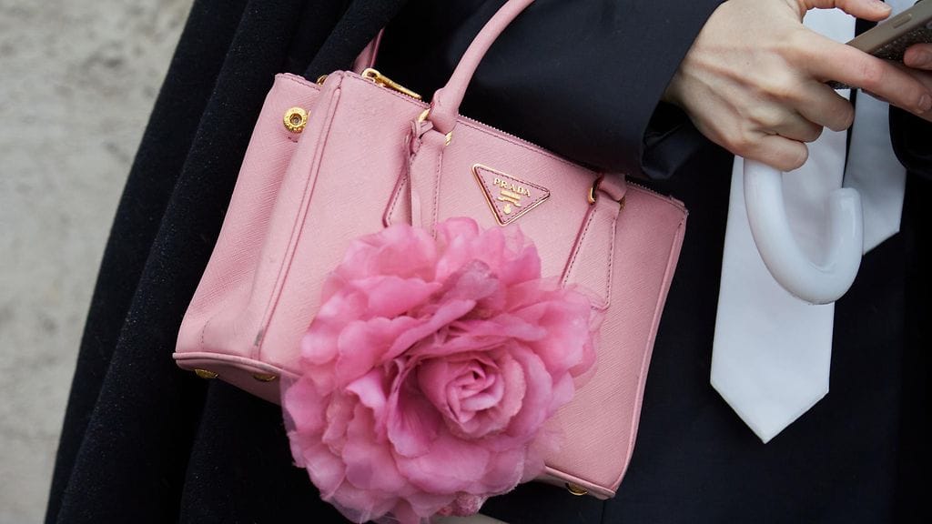 Prada valmistaa esimerkiksi käsilaukkuja.