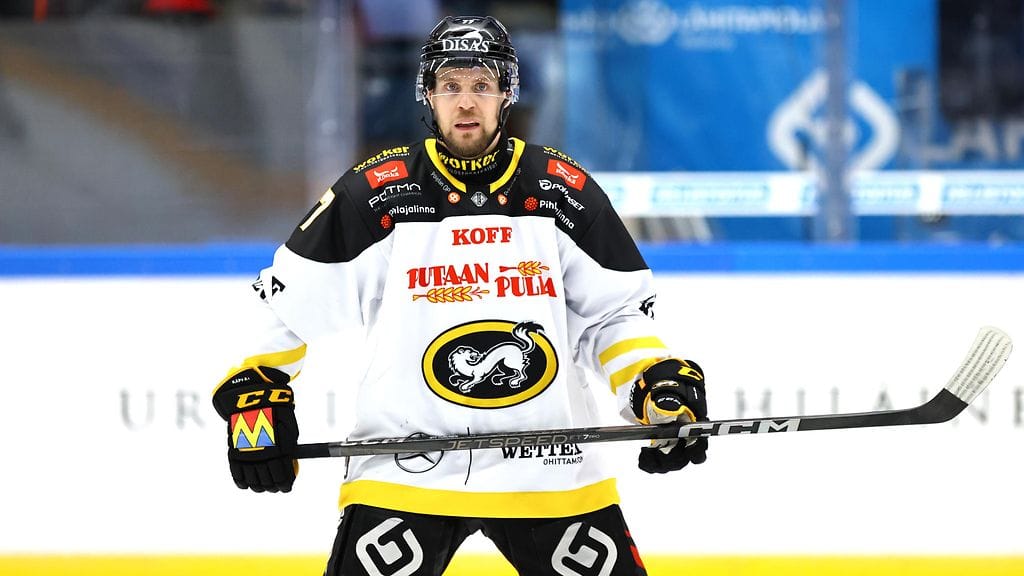 Teemu Turunen (kuvassa) jättää Kärpät.