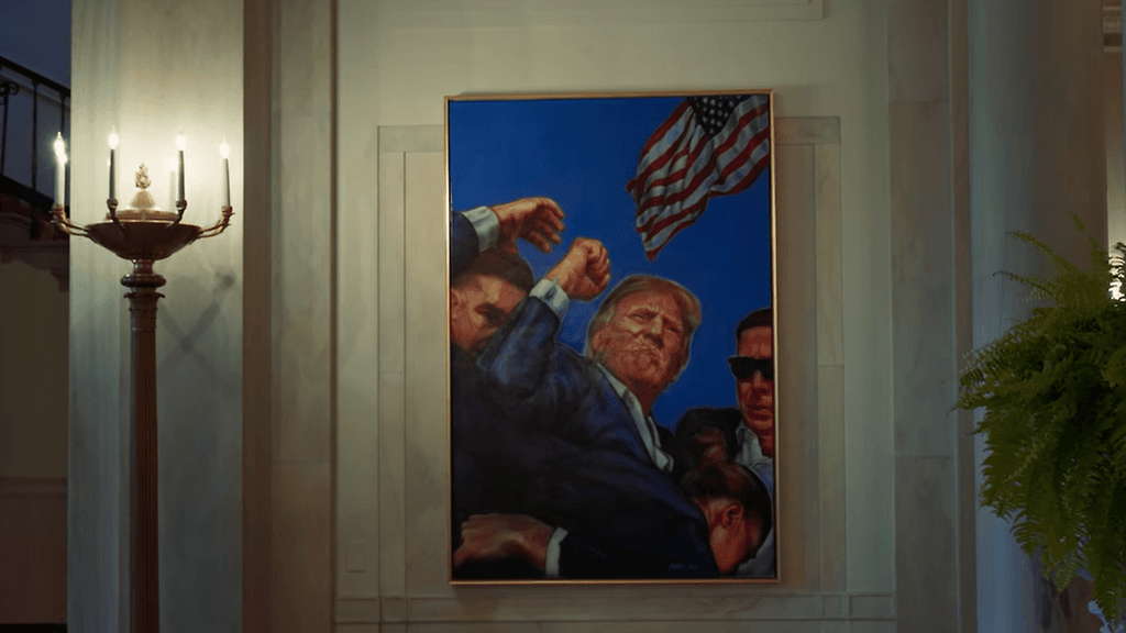 Teokseen on ikuistettu hetki viime kesältä, kun Pennsylvaniassa kampanjoimassa ollut Trump nosti nyrkkinsä ilmaan salamurhayrityksen jälkeen. Trumpin yläpuolella maalauksessa hulmuaa Yhdysvaltain lippu.