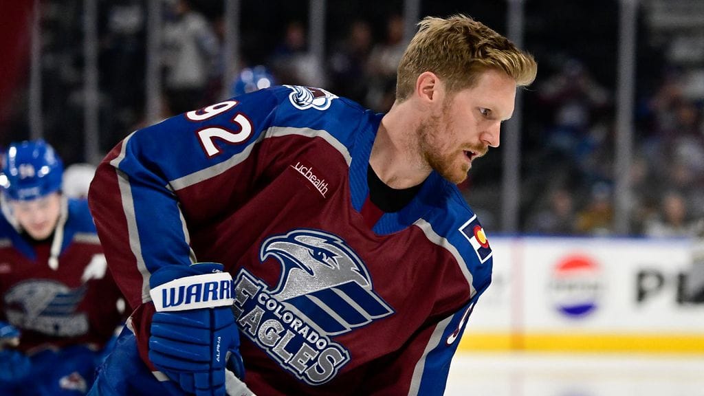 Gabriel Landeskog palasi kiekkokaukaloon 1 020 päivän tauon jälkeen.