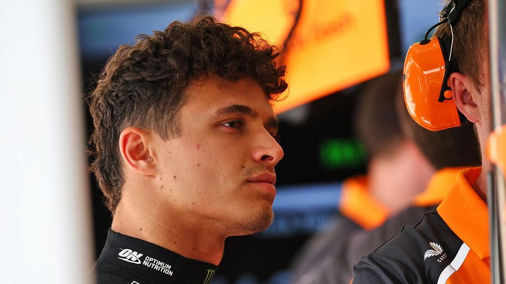 Lando Norris sivaltaa Red Bullia.