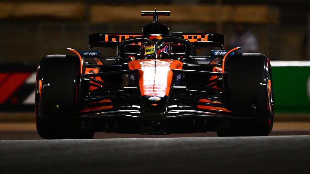 McLarenin Oscar Piastri ajoi paalupaikalta voittoon Bahrainin F1-kisassa.