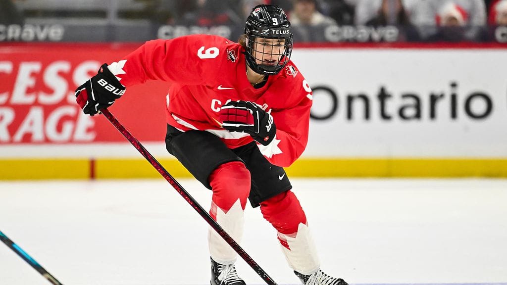 Gavin McKenna on edustanut Kanadaa juniorien MM-kisoissa.