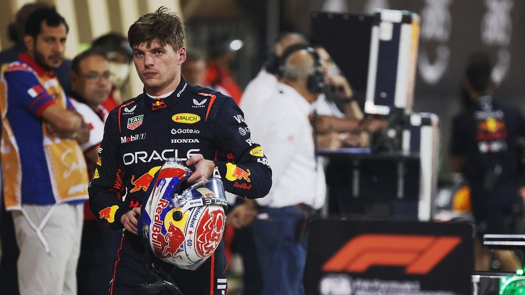 Max Verstappenin muutenkin hankala kisa muutti suuntaa varikkovalojen toimintahäiriöiden takia.