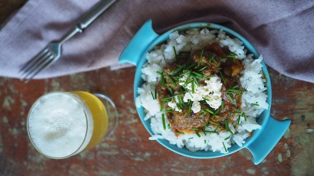 Karitsanlihapullat aateloidaan herkullisella kastikkeella.