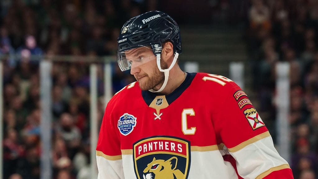 Aleksander Barkov kipparoi Florida Panthersia.