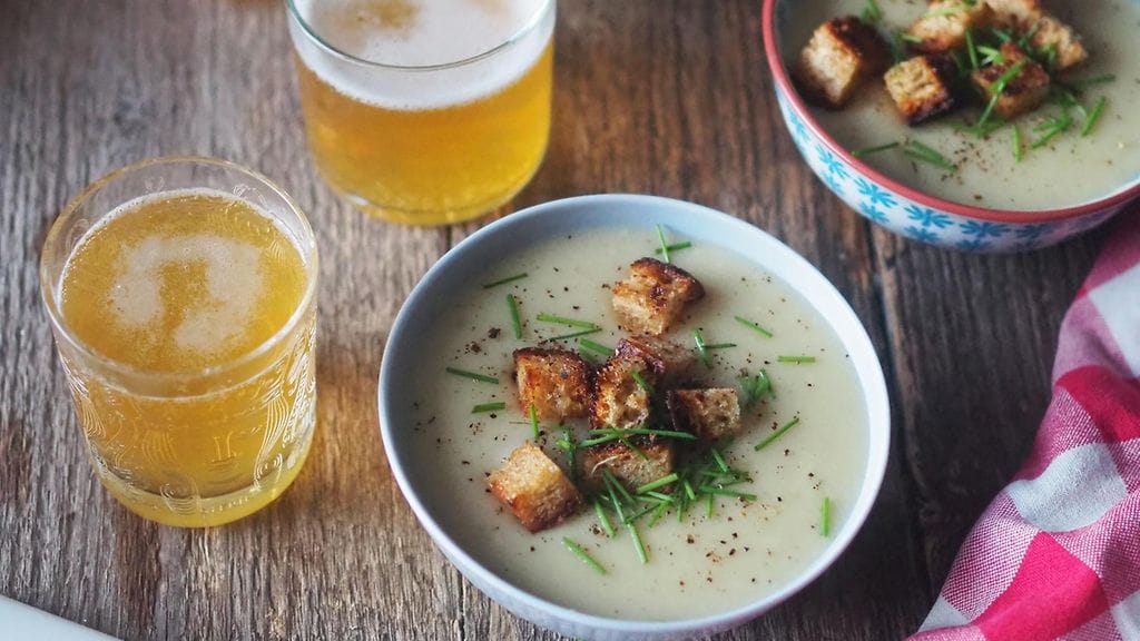 Testaa makoisa olutjuustokeitto vaikka pääsiäispöytään.