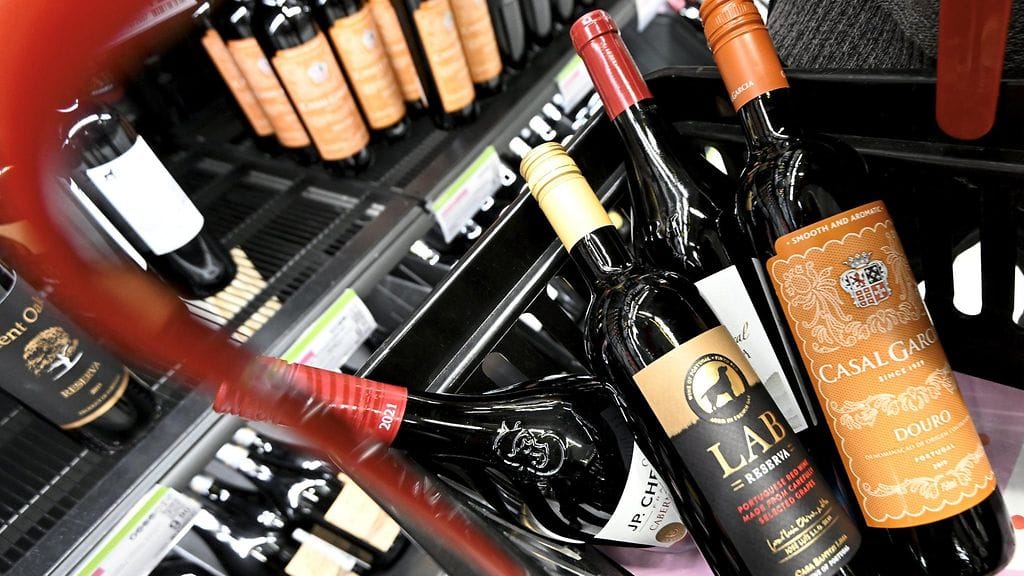 Sanni Grahn-Laasosen mukaan viiniraportti käsitellään ministerityöryhmässä kevään aikana.