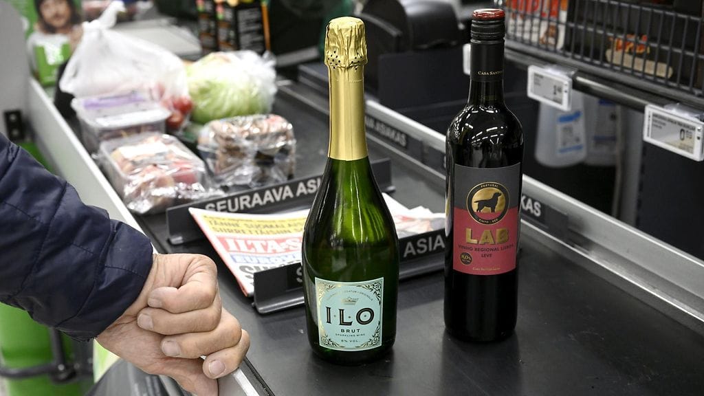 Tänään julkaistussa selvityksessä esitellään kolme vaihtoehtoa viinikaupan vapauttamiselle.