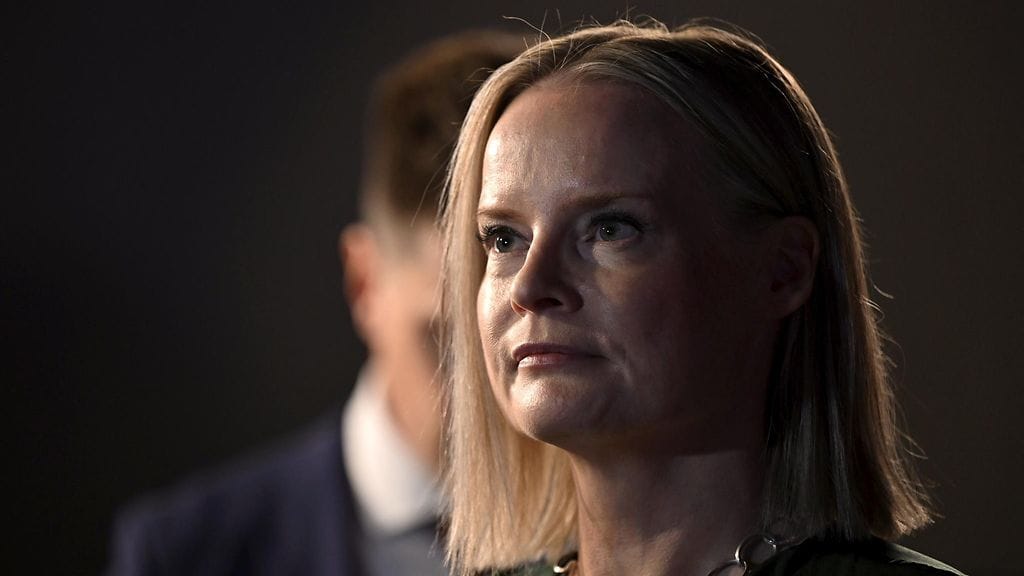 Perussuomalaisten puheenjohtaja ja valtiovarainministeri Riikka Purra vaalivalvojaisissa sunnuntaina 13. huhtikuuta.