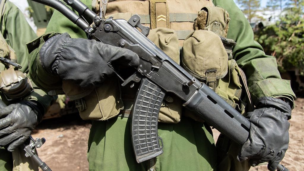 Kuvituskuvassa varusmiehiä Niinisalossa.